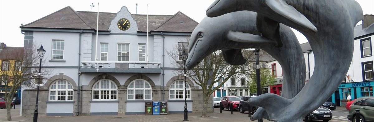 Kilrush Town Hall and the dolphin sculpture in the Market Square
